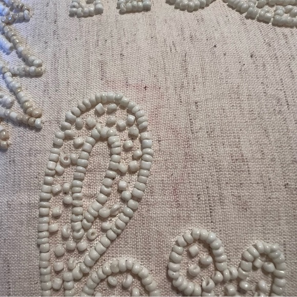 St. Nicholas Square NWT Throw Pillow (Kohlβs) Siz 12βx18β Color Ivory Beaded - Picture 7 of 7